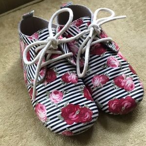 Monkey Feet Usa moccasins